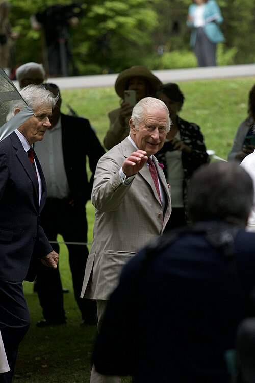 Le roi Charles III saluant le public à Rideau Hall