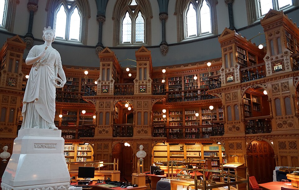 L’intérieur de la Bibliothèque du Parlement à Ottawa